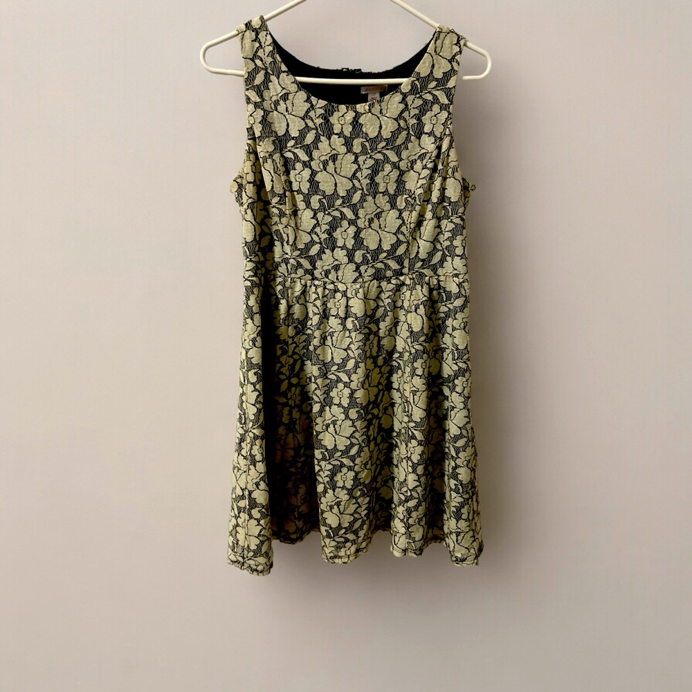 Xhilaration sleeveless black and lace women’s size lg dress